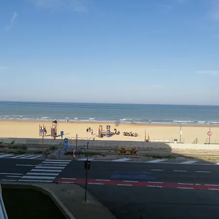 De Strandwandeling 0203 Met Frontaal Zeezicht Oostende