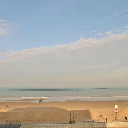 De Strandwandeling 0203 Met Frontaal Zeezicht