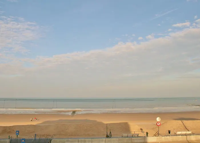 De Strandwandeling 0203 Met Frontaal Zeezicht